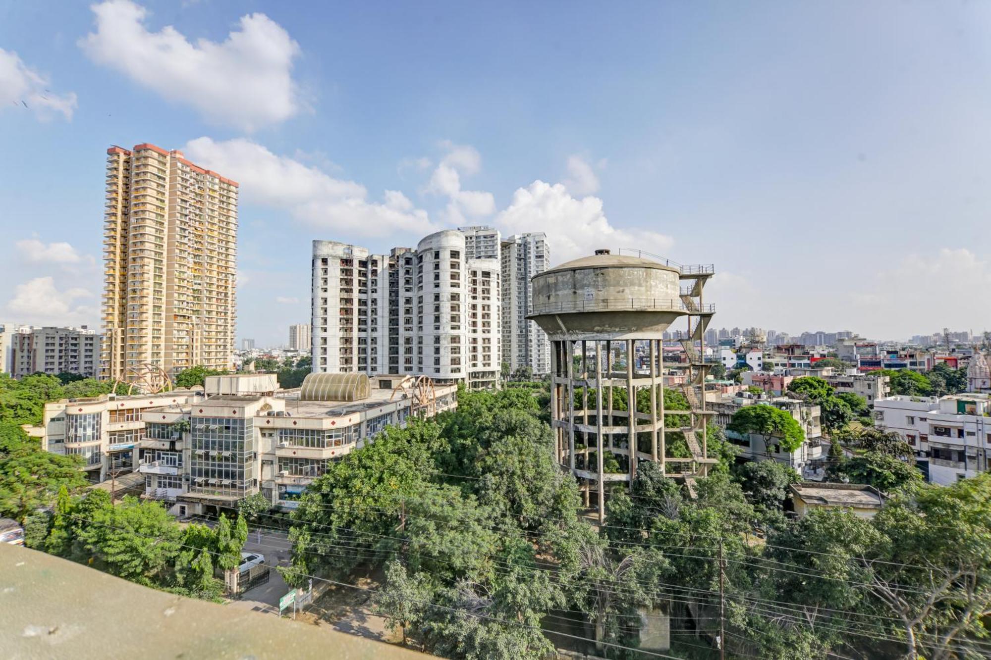 Status By Hotel The Emporio Ghaziabad Exteriör bild