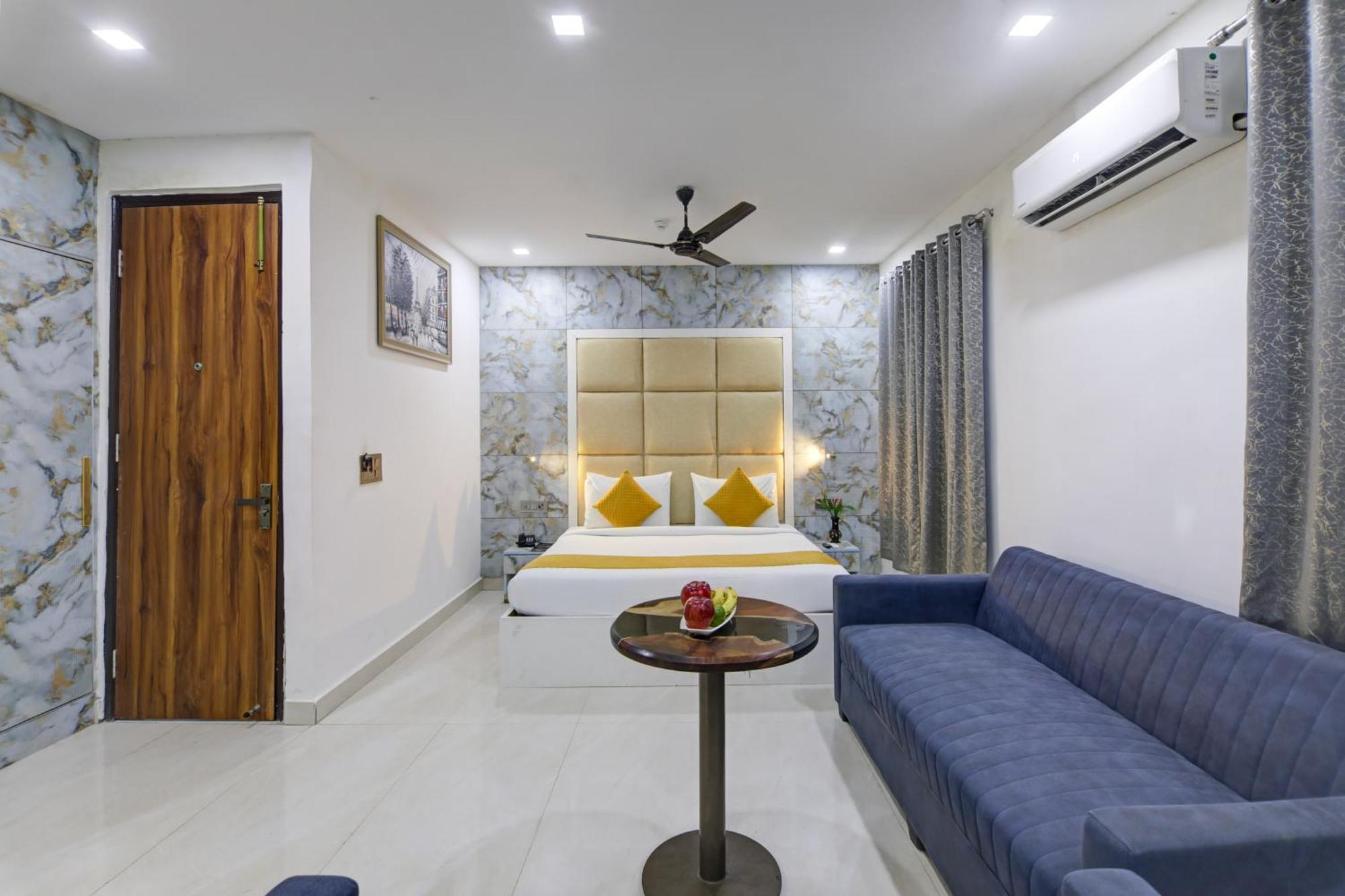 Status By Hotel The Emporio Ghaziabad Exteriör bild