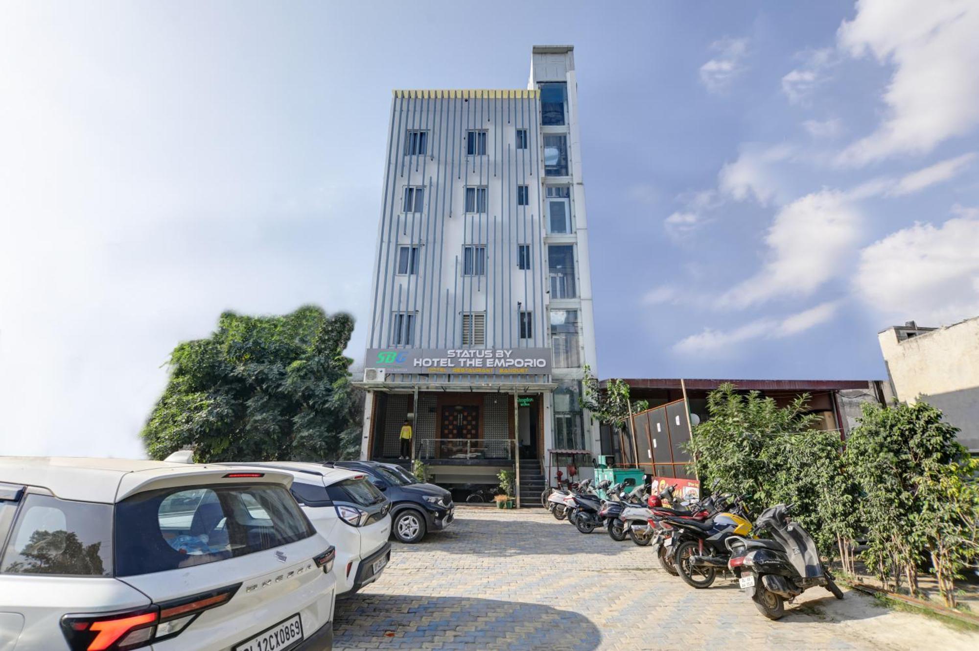 Status By Hotel The Emporio Ghaziabad Exteriör bild