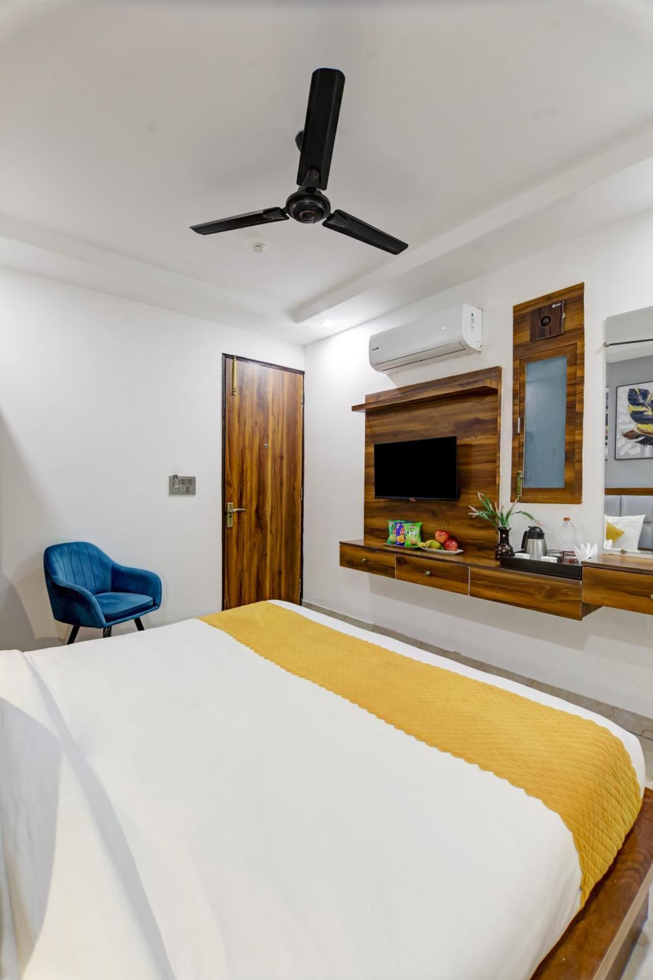 Status By Hotel The Emporio Ghaziabad Exteriör bild