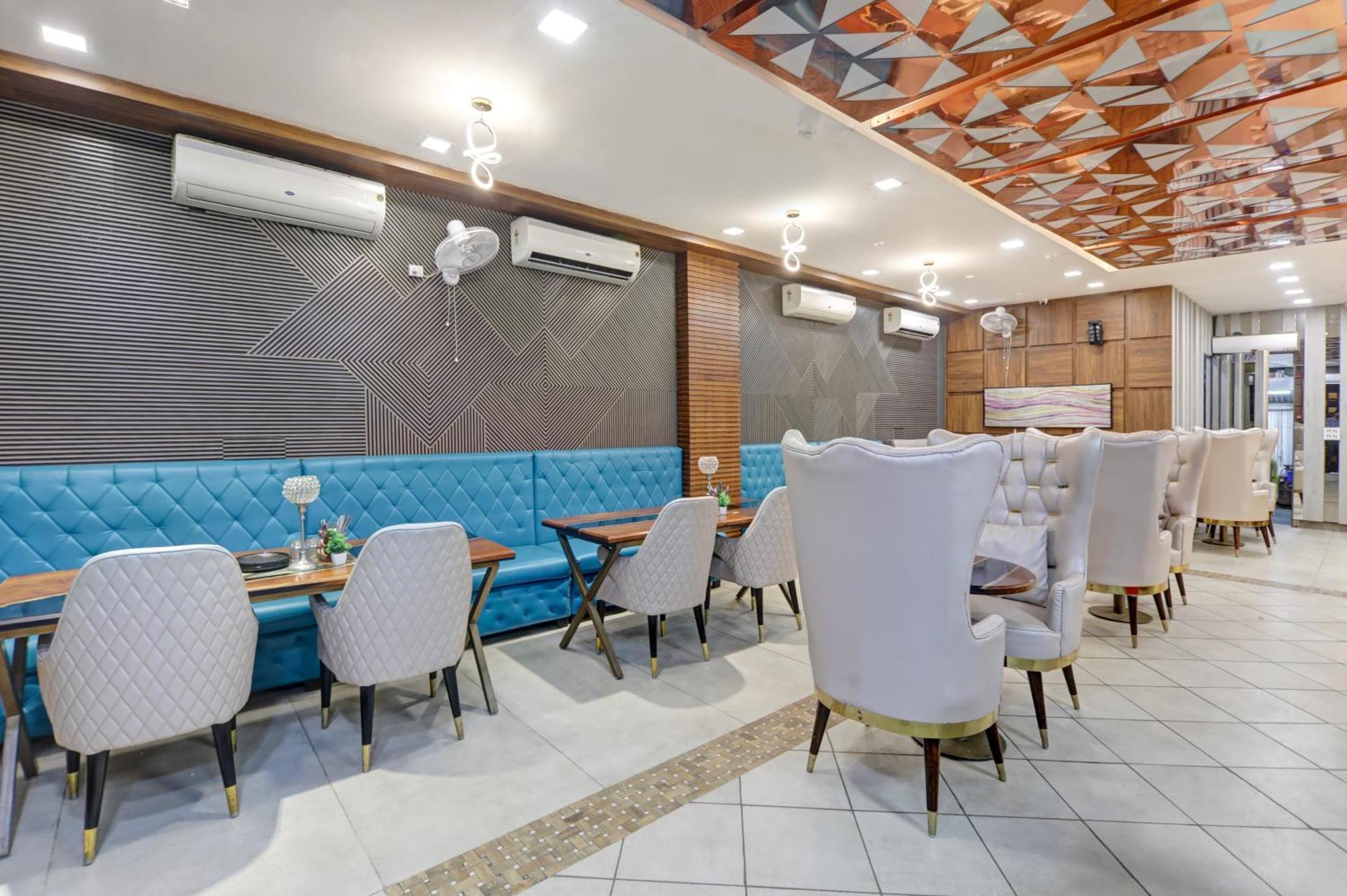 Status By Hotel The Emporio Ghaziabad Exteriör bild