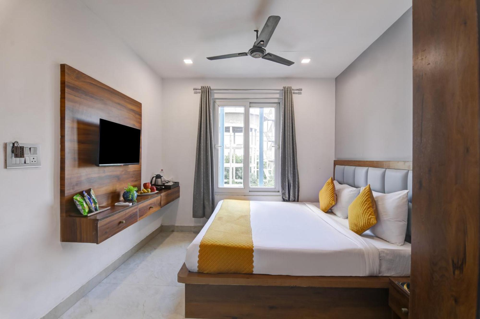 Status By Hotel The Emporio Ghaziabad Exteriör bild