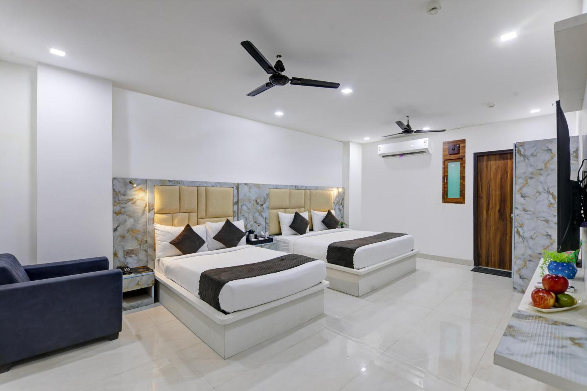 Status By Hotel The Emporio Ghaziabad Exteriör bild